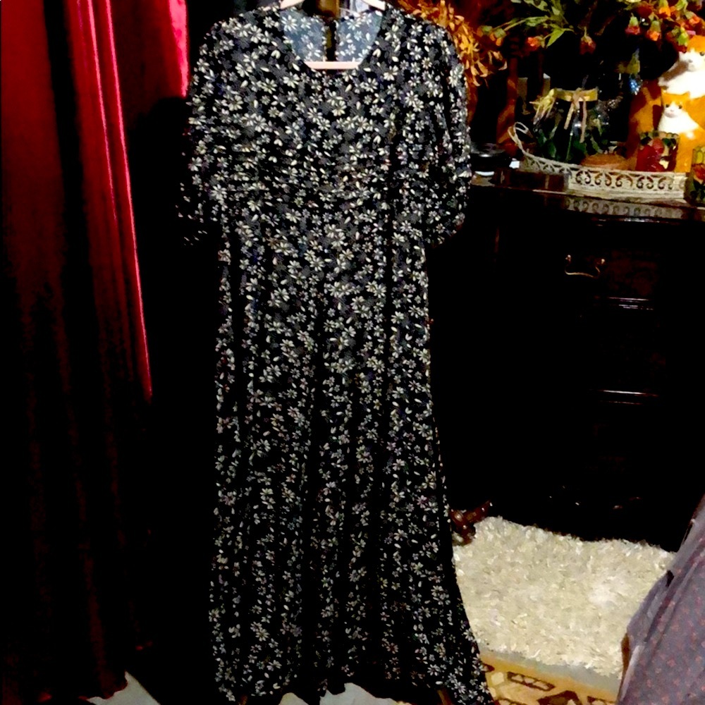 Free people  New !!!!! black midi dress floral￼
